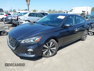 2019 Nissan Altima 2.5 SV with VIN 1N4BL4DVXKC192757, listed as a IAAI auction lot 41967586 with 31,066 mi miles. Bid and sale history available at carsss.com. Image 18.