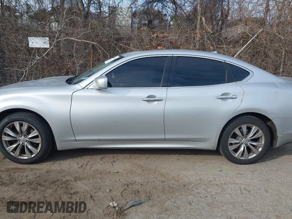 2013 Infiniti M z VIN JN1BY1AR0DM600278, wystawiony jako IAAI lot #41303485 z przebiegiem 298 943 mil mil oraz . Historia ofert i sprzedaży dostępna na DreamBid. Obrazek 14.