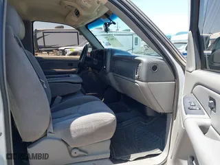2006 Chevrolet Suburban LS w/1WT with VIN 1GNEC16Z86J168679, listed as a IAAI auction lot 42008170 with 252,444 mi miles. Bid and sale history available at carsss.com. Image 5.