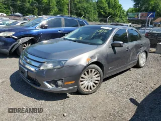 2010 Ford Fusion Hybrid z VIN 3FADP0L33AR227130, wystawiony jako Copart lot #57244405 z przebiegiem 200 699 mil mil oraz Szkody całkowita. Historia ofert i sprzedaży dostępna na DreamBid. Obrazek 1.