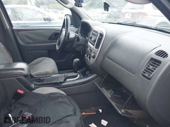 2005 Ford Escape XLT с VIN 1FMYU93185KE46923, выставлен на аукционе IAAI как лот 40062345 с пробегом Не указан миль и . История ставок и продаж доступна на DreamBid. Изображение 5.