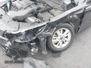 2017 Kia Optima LX z VIN KNAGT4L33H5156094, wystawiony jako IAAI lot #42405505 z przebiegiem 111 622 mil mil oraz . Historia ofert i sprzedaży dostępna na DreamBid. Obrazek 6.