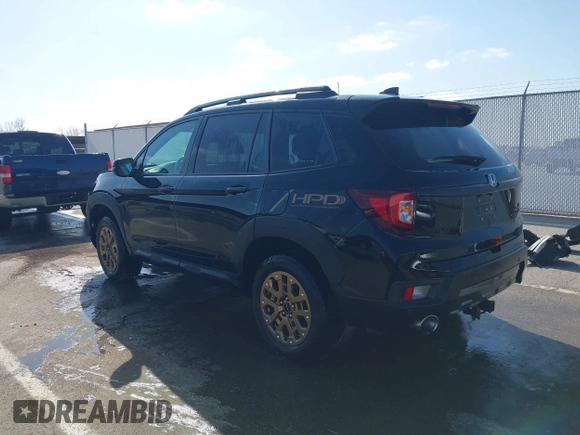 2022 Honda Passport TrailSport z VIN 5FNYF8H63NB015562, wystawiony jako IAAI lot #41914797 z przebiegiem 58 084 mil mil oraz . Historia ofert i sprzedaży dostępna na DreamBid. Obrazek 3.