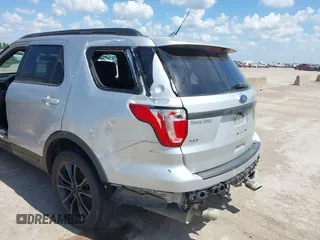 2018 Ford Explorer XLT z VIN 1FM5K7D87JGA54926, wystawiony jako IAAI lot #42088449 z przebiegiem 247 391 mil mil oraz . Historia ofert i sprzedaży dostępna na DreamBid. Obrazek 6.