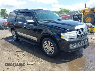 2007 Lincoln Navigator z VIN 5LMFU28517LJ02290, wystawiony jako IAAI lot #42154883 z przebiegiem 235 068 mil mil oraz . Historia ofert i sprzedaży dostępna na DreamBid. Obrazek 1.