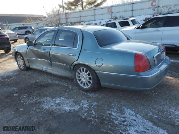 2006 Lincoln Town Car Signature Limited with VIN 1LNHM82VX6Y616177, listed as a Copart auction lot 44351915 with 92,583 mi miles and Clean Title. Bid and sale history available at carsss.com. Image 2.