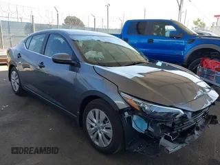 2025 Nissan Sentra S z VIN 3N1AB8BV9SY308821, wystawiony jako IAAI lot #42367623 z przebiegiem 2 098 mil mil oraz . Historia ofert i sprzedaży dostępna na DreamBid. Obrazek 1.