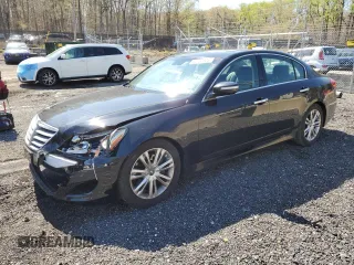 2012 Hyundai Genesis 3.8L z VIN KMHGC4DD2CU179287, wystawiony jako Copart lot #52550805 z przebiegiem 132 284 mil mil oraz Szkody całkowita. Historia ofert i sprzedaży dostępna na DreamBid. Obrazek 1.