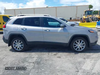 2018 Jeep Cherokee Limited z VIN 1C4PJLDX5JD605632, wystawiony jako IAAI lot #42743575 z przebiegiem 51 679 mil mil oraz . Historia ofert i sprzedaży dostępna na DreamBid. Obrazek 13.