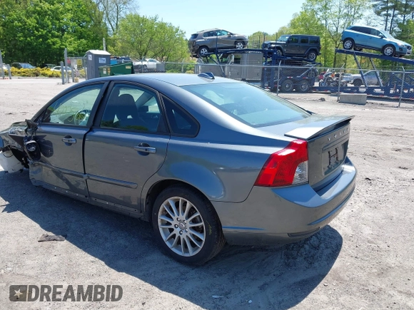 2010 Volvo S40 с VIN YV1390MS2A2489564, выставлен на аукционе IAAI как лот 42225612 с пробегом 146 491 миль миль и . История ставок и продаж доступна на DreamBid. Изображение 3.