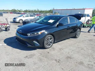 2023 Kia Forte LXS z VIN 3KPF24AD5PE554908, wystawiony jako IAAI lot #41781608 z przebiegiem 84 666 mil mil oraz . Historia ofert i sprzedaży dostępna na DreamBid. Obrazek 2.