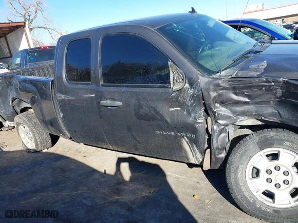 2011 Chevrolet Silverado 1500 LT with VIN 1GCRCSE03BZ227555, listed as a IAAI auction lot 41410334 with 163,633 mi miles. Bid and sale history available at carsss.com. Image 13.