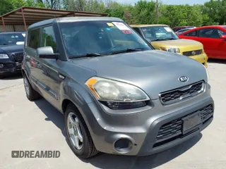 2013 Kia Soul with VIN KNDJT2A54D7620669, listed as a IAAI auction lot 42060648 with 182,041 mi miles. Bid and sale history available at carsss.com. Image 1.