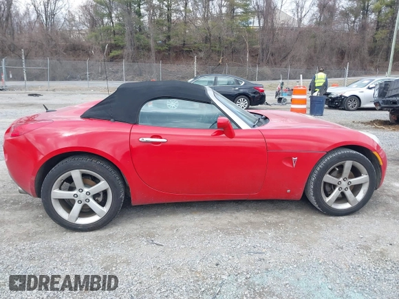 2008 Pontiac Solstice z VIN 1G2MC35B28Y126205, wystawiony jako IAAI lot #41690165 z przebiegiem 95 197 mil mil oraz . Historia ofert i sprzedaży dostępna na DreamBid. Obrazek 13.