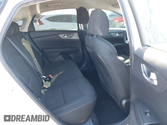 2021 Kia Forte LXS z VIN 3KPF24AD3ME283990, wystawiony jako IAAI lot #41839394 z przebiegiem 66 197 mil mil oraz . Historia ofert i sprzedaży dostępna na DreamBid. Obrazek 8.