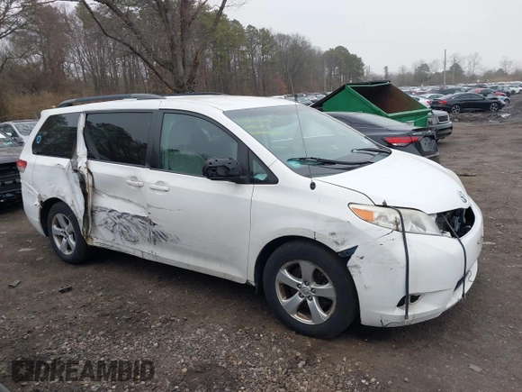 2014 Toyota Sienna LE AAS z VIN 5TDKK3DC9ES511199, wystawiony jako IAAI lot #41901669 z przebiegiem 267 510 mil mil oraz . Historia ofert i sprzedaży dostępna na DreamBid. Obrazek 13.