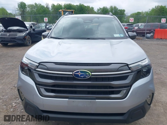 2025 Subaru Forester Premium z VIN JF2SLDDC1SH441525, wystawiony jako IAAI lot #42276340 z przebiegiem 6 389 mil mil oraz . Historia ofert i sprzedaży dostępna na DreamBid. Obrazek 13.