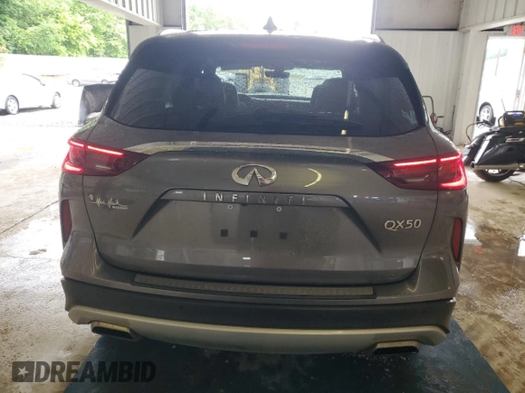 2023 Infiniti QX50 Luxe z VIN 3PCAJ5BA7PF103254, wystawiony jako Copart lot #54495665 z przebiegiem 51 514 mil mil oraz Szkoda całkowita • Salvage title. Historia ofert i sprzedaży dostępna na DreamBid. Obrazek 6.