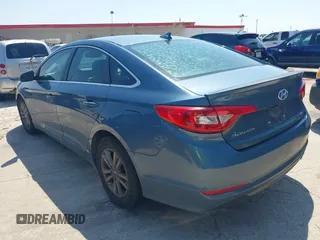 2015 Hyundai Sonata SE z VIN 5NPE24AF2FH243041, wystawiony jako IAAI lot #41978209 z przebiegiem 132 606 mil mil oraz . Historia ofert i sprzedaży dostępna na DreamBid. Obrazek 3.