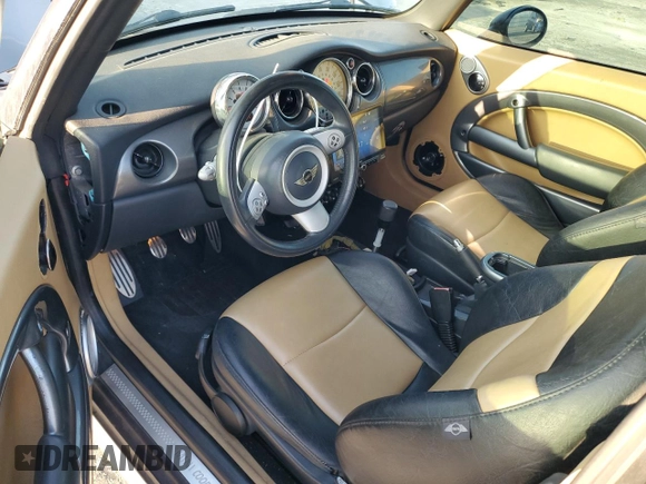 2008 MINI Convertible S z VIN WMWRH33558TJ45177, wystawiony jako Copart lot #79543814 z przebiegiem 102 421 mil mil oraz Szkoda całkowita • Salvage title. Historia ofert i sprzedaży dostępna na DreamBid. Obrazek 8.