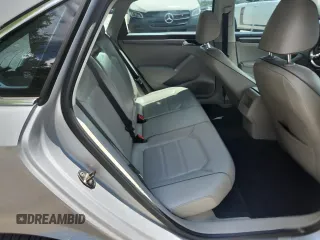 2016 Volkswagen Passat S z VIN 1VWAS7A32GC058844, wystawiony jako Copart lot #63416785 z przebiegiem 104 050 mil mil oraz Szkoda całkowita • Salvage title. Historia ofert i sprzedaży dostępna na DreamBid. Obrazek 10.