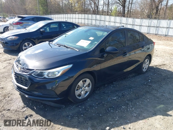 2017 Chevrolet Cruze LS z VIN 1G1BC5SM6H7107353, wystawiony jako IAAI lot #41817282 z przebiegiem 169 385 mil mil oraz . Historia ofert i sprzedaży dostępna na DreamBid. Obrazek 2.