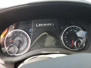 2024 Ram 2500 Laramie z VIN 3C6UR5FL6RG159952, wystawiony jako Copart lot #52771035 z przebiegiem Nie podano mil oraz Szkoda całkowita • Salvage title. Historia ofert i sprzedaży dostępna na DreamBid. Obrazek 9.
