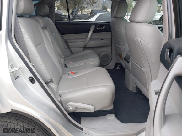 2013 Toyota Highlander with VIN 5TDZK3EHXDS103043, listed as a IAAI auction lot 41889515 with 83,976 mi miles. Bid and sale history available at carsss.com. Image 8.