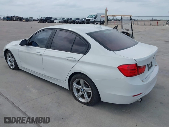 2015 BMW 3 Series 320i с VIN WBA3B1G5XFNT05271, выставлен на аукционе IAAI как лот 42049799 с пробегом 125 437 миль миль и . История ставок и продаж доступна на DreamBid. Изображение 3.