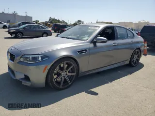2014 BMW M5 z VIN WBSFV9C58ED593431, wystawiony jako Copart lot #54870555 z przebiegiem 172 191 mil mil oraz Szkody całkowita. Historia ofert i sprzedaży dostępna na DreamBid. Obrazek 1.