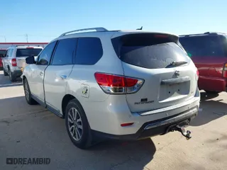 2015 Nissan Pathfinder Platinum with VIN 5N1AR2MN7FC631987, listed as a IAAI auction lot 41736780 with 201,142 mi miles. Bid and sale history available at carsss.com. Image 3.