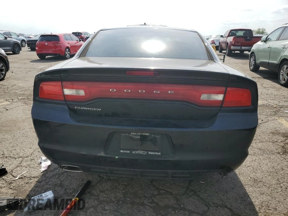 2013 Dodge Charger SE z VIN 2C3CDXBG6DH725726, wystawiony jako Copart lot #56415675 z przebiegiem 185 165 mil mil oraz Szkoda całkowita • Salvage title. Historia ofert i sprzedaży dostępna na DreamBid. Obrazek 6.