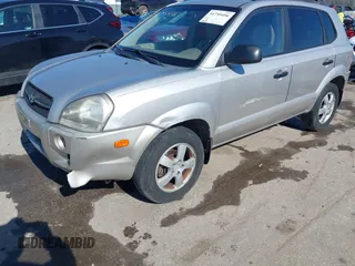 2006 Hyundai Tucson GL with VIN KM8JM12BX6U419239, listed as a IAAI auction lot 41755456 with 88,094 mi miles. Bid and sale history available at carsss.com. Image 6.