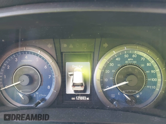 2016 Toyota Sienna XLE with VIN 5TDYK3DC3GS697173, listed as a IAAI auction lot 40899585 with 121,693 mi miles. Bid and sale history available at carsss.com. Image 7.