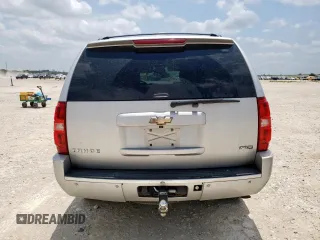 2010 Chevrolet Tahoe LTZ z VIN 1GNUCCE02AR183523, wystawiony jako Copart lot #59524985 z przebiegiem 197 580 mil mil oraz Szkoda całkowita • Salvage title. Historia ofert i sprzedaży dostępna na DreamBid. Obrazek 6.