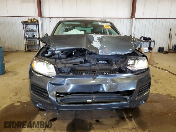 2014 Volkswagen Touareg Lux z VIN WVGEF9BP9ED014963, wystawiony jako Copart lot #50555345 z przebiegiem 153 907 mil mil oraz Szkoda całkowita • Salvage title. Historia ofert i sprzedaży dostępna na DreamBid. Obrazek 5.