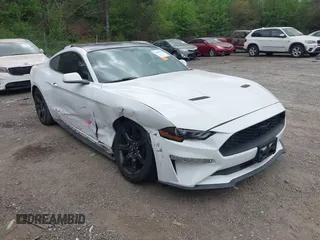 2018 Ford Mustang EcoBoost z VIN 1FA6P8TH1J5137867, wystawiony jako IAAI lot #41958762 z przebiegiem 74 561 mil mil oraz . Historia ofert i sprzedaży dostępna na DreamBid. Obrazek 1.