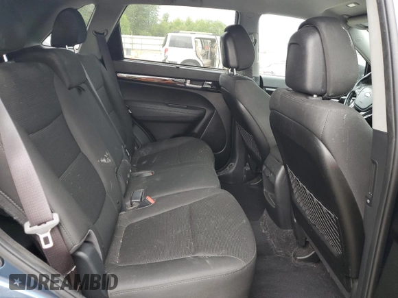 2014 Kia Sorento LX z VIN 5XYKT4A6XEG509539, wystawiony jako Copart lot #60670185 z przebiegiem 164 919 mil mil oraz Czysty tytuł • Clean title. Historia ofert i sprzedaży dostępna na DreamBid. Obrazek 11.
