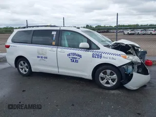2017 Toyota Sienna LE Auto Access Seat with VIN 5TDKZ3DCXHS896658, listed as a IAAI auction lot 41973933 with 1 mi miles. Bid and sale history available at carsss.com. Image 13.