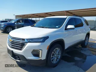 2023 Chevrolet Traverse LT Cloth z VIN 1GNERGKW7PJ323950, wystawiony jako IAAI lot #42019061 z przebiegiem 20 040 mil mil oraz . Historia ofert i sprzedaży dostępna na DreamBid. Obrazek 2.