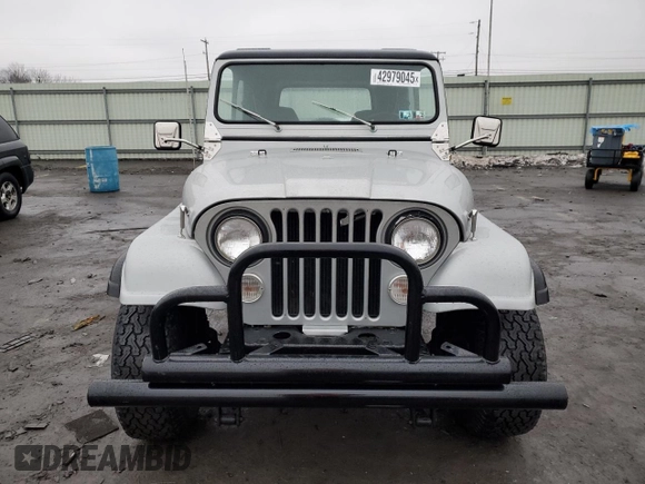 1985 Jeep CJ z VIN 1JCCM87AXFT128119, wystawiony jako Copart lot #42979045 z przebiegiem 83 932 mil mil oraz Tytuł czysty. Historia ofert i sprzedaży dostępna na DreamBid. Obrazek 5.