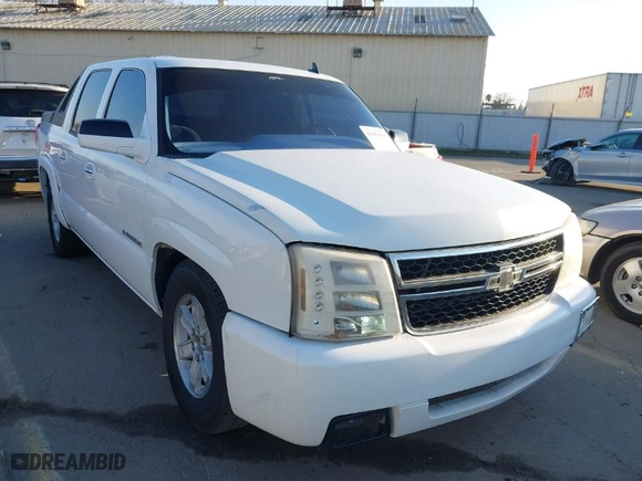 2006 Chevrolet Avalanche LT with VIN 3GNEC12Z76G131095, listed as a IAAI auction lot 41411833 with 166,571 mi miles. Bid and sale history available at carsss.com. Image 1.