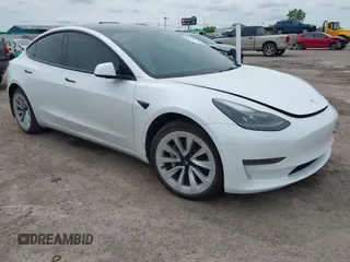 2022 Tesla Model 3 Long Range z VIN 5YJ3E1EB7NF241075, wystawiony jako IAAI lot #42217269 z przebiegiem 28 856 mil mil oraz . Historia ofert i sprzedaży dostępna na DreamBid. Obrazek 1.