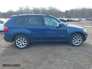 2011 BMW X5 35i with VIN 5UXZV4C56BL412415, listed as a IAAI auction lot 41611847 with 141,848 mi miles. Bid and sale history available at carsss.com. Image 13.