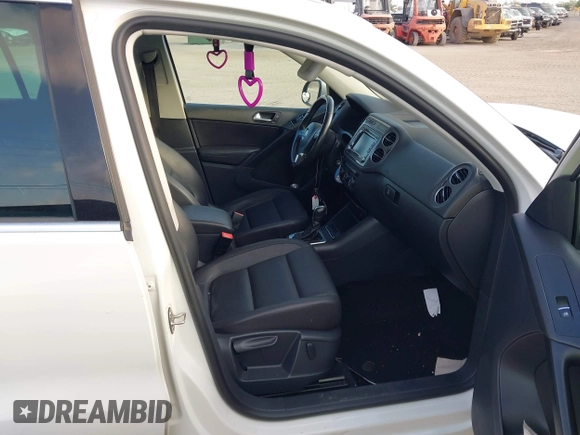 2013 Volkswagen Tiguan SE with VIN WVGAV7AX5DW545202, listed as a IAAI auction lot 42318584 with 91,556 mi miles and . Bid and sale history available at DreamBid. Image 5.