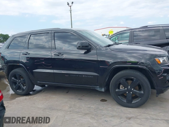 2015 Jeep Grand Cherokee Altitude z VIN 1C4RJFAGXFC659990, wystawiony jako IAAI lot #42331922 z przebiegiem 121 379 mil mil oraz . Historia ofert i sprzedaży dostępna na DreamBid. Obrazek 14.
