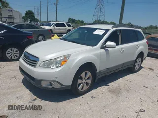 2012 Subaru Outback 2.5i z VIN 4S4BRCAC8C3263070, wystawiony jako IAAI lot #42299243 z przebiegiem 134 902 mil mil oraz . Historia ofert i sprzedaży dostępna na DreamBid. Obrazek 2.