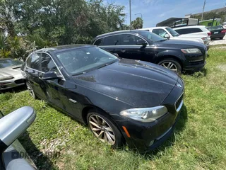 2015 BMW 5 Series 528i z VIN WBA5A5C54FD523446, wystawiony jako Copart lot #58411705 z przebiegiem 165 596 mil mil oraz Czysty tytuł • Clean title. Historia ofert i sprzedaży dostępna na DreamBid. Obrazek 1.