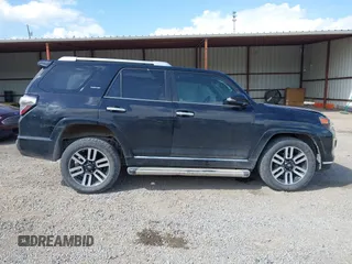 2018 Toyota 4Runner SR5 z VIN JTEBU5JR9J5567945, wystawiony jako IAAI lot #41965866 z przebiegiem 67 821 mil mil oraz . Historia ofert i sprzedaży dostępna na DreamBid. Obrazek 13.