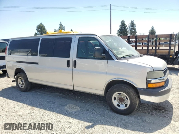 2007 Chevrolet Express Passenger with VIN 1GAHG39U871190066, listed as a Copart auction lot 57879915 with 250,921 mi miles and Clean title. Bid and sale history available at DreamBid. Image 4.